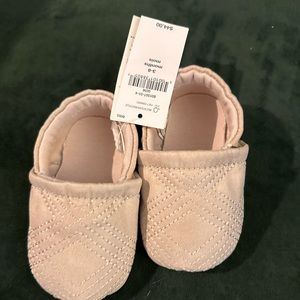 NWT Banana Republic Baby Vegan Suede Shoes 3-6 months